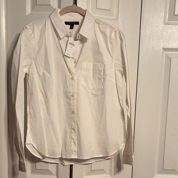 Banana Republic Tops - Banana Republic classic poplin white button down shirt size XS NWT